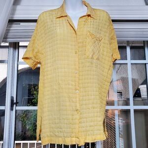 Capacity yellow blouse